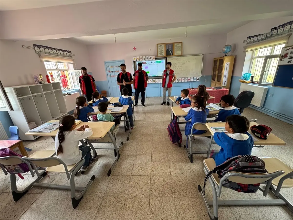 Damla Projesi Gençleri Van\'da Çocuklarla Buluştu