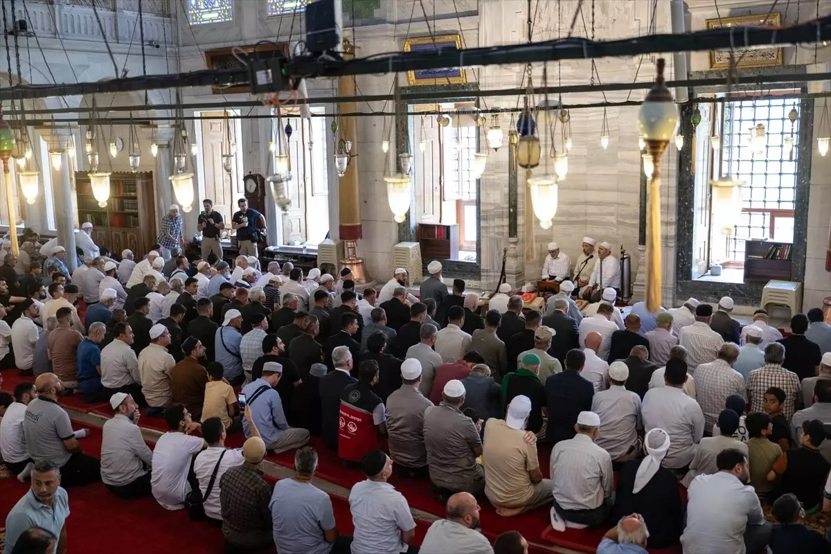 Fatih Camisi\'nde 15 Temmuz şehitleri için hatim programı düzenledi