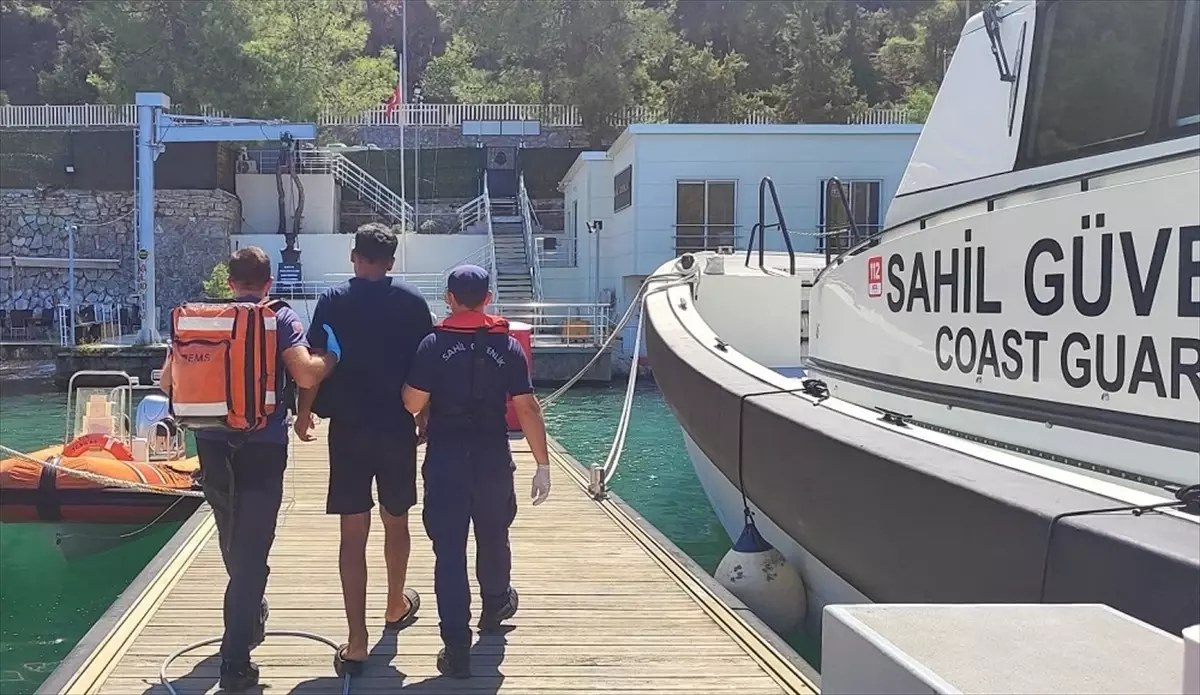 Fethiye\'de Rahatsızlanan Tekne Yolcusu Tahliye Edildi