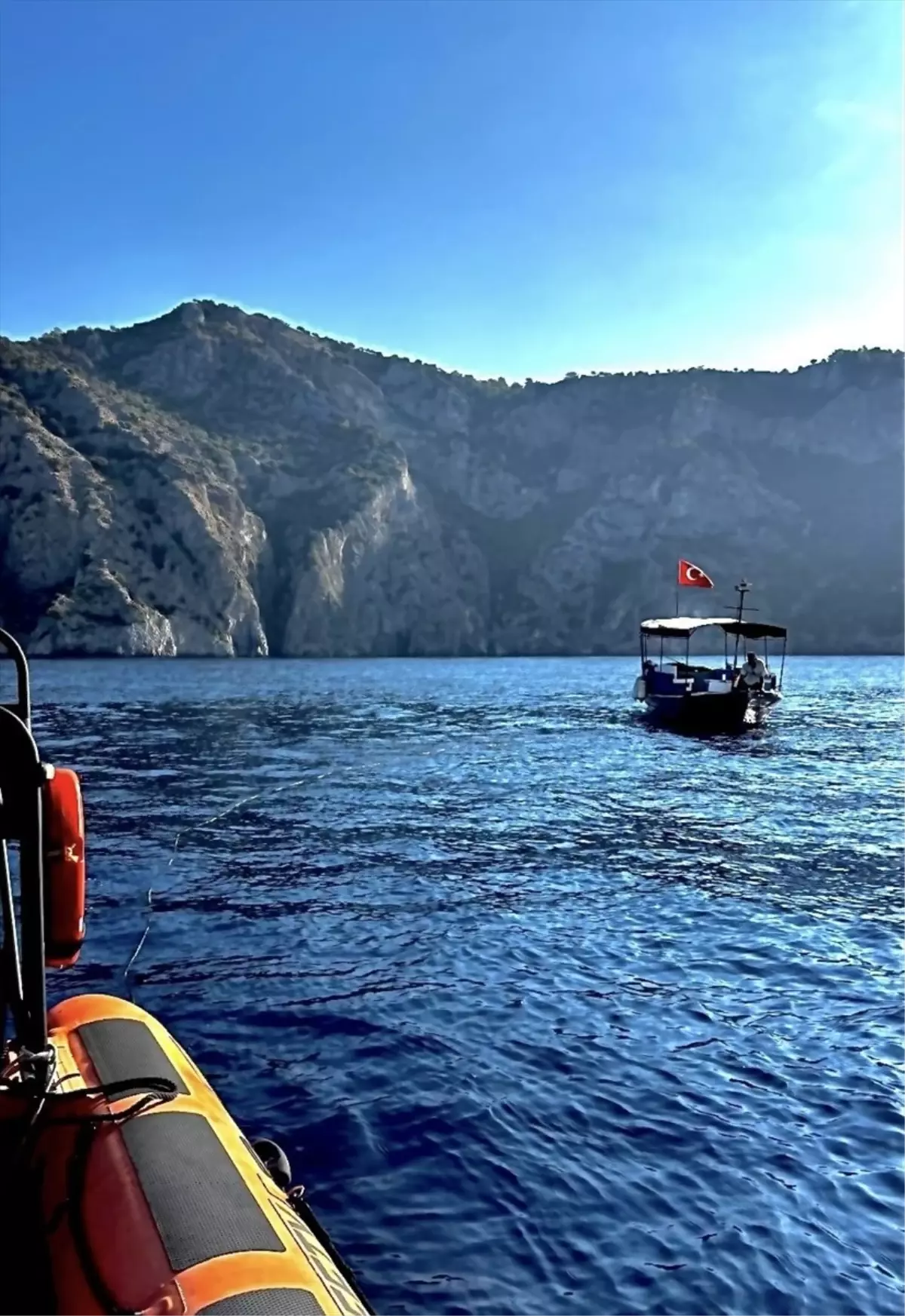 Fethiye\'de sürüklenen tekne kurtarıldı