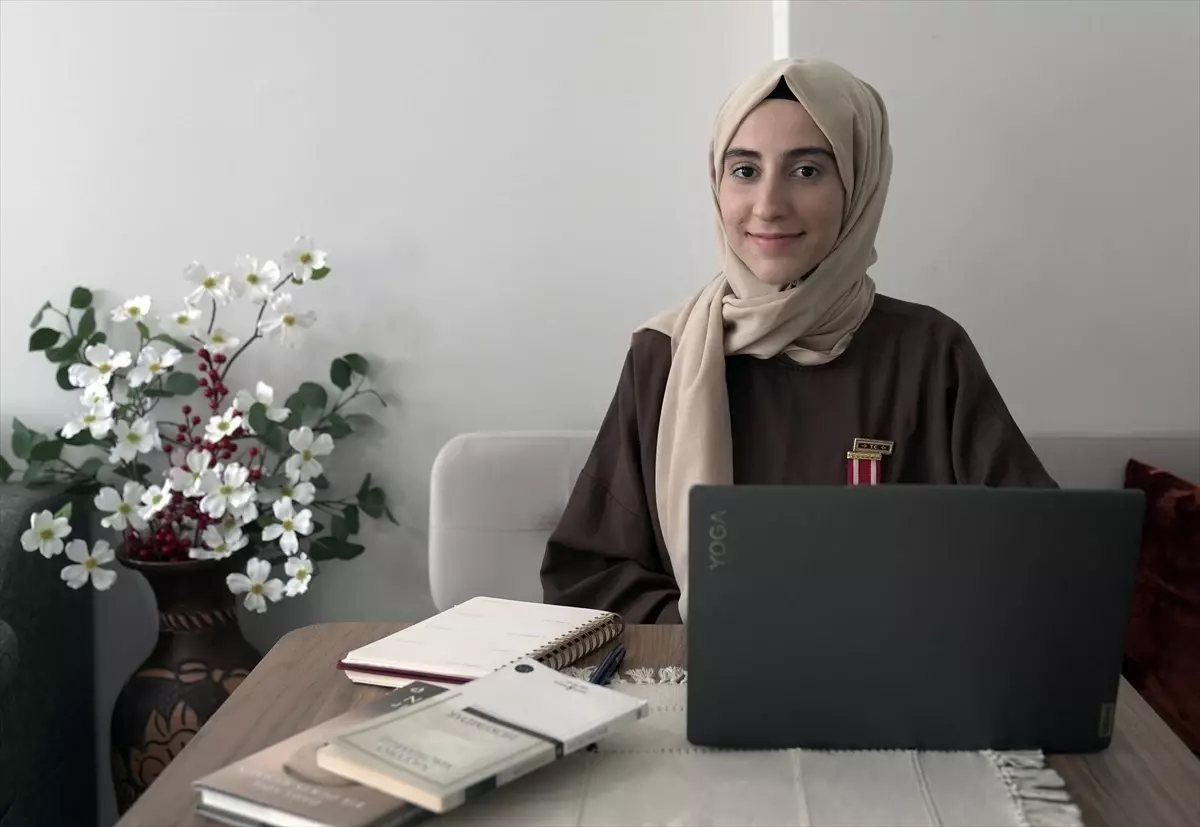 FETÖ\'NÜN DARBE GİRİŞİMİNİN 9. YILI - 15 Temmuz gazisi genç kız o gecenin hafızalarda diri kalmasını istiyor