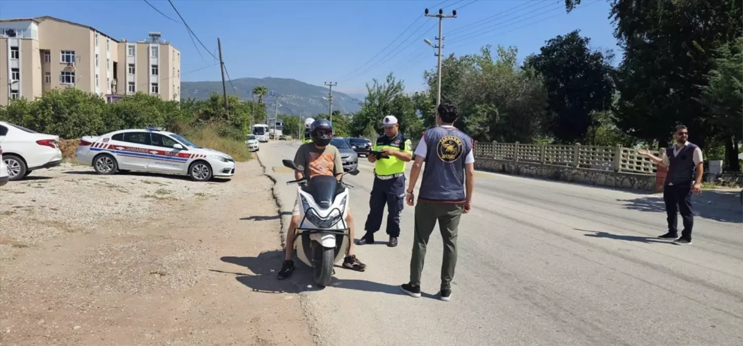 Finike\'de Motosiklet Denetimi: 28 Araç Trafikten Men Edildi