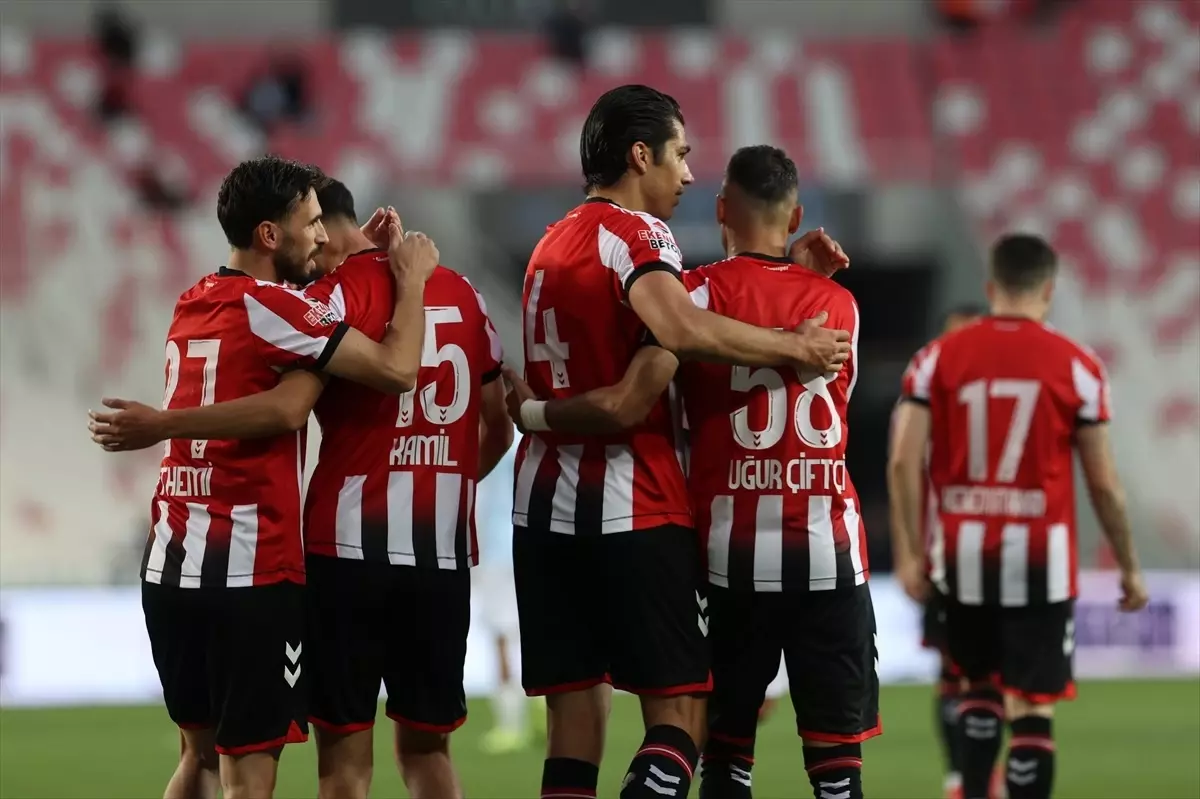 Sivasspor, Adana Demirspor\'u 5-0 Yendi