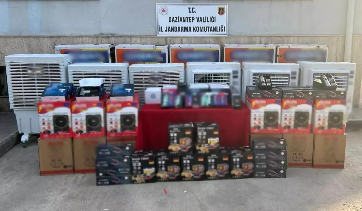 Gaziantep\'te Kaçak Elektronik Eşya Operasyonu: 1.25 Milyon TL Değerinde Malzeme Ele Geçirildi