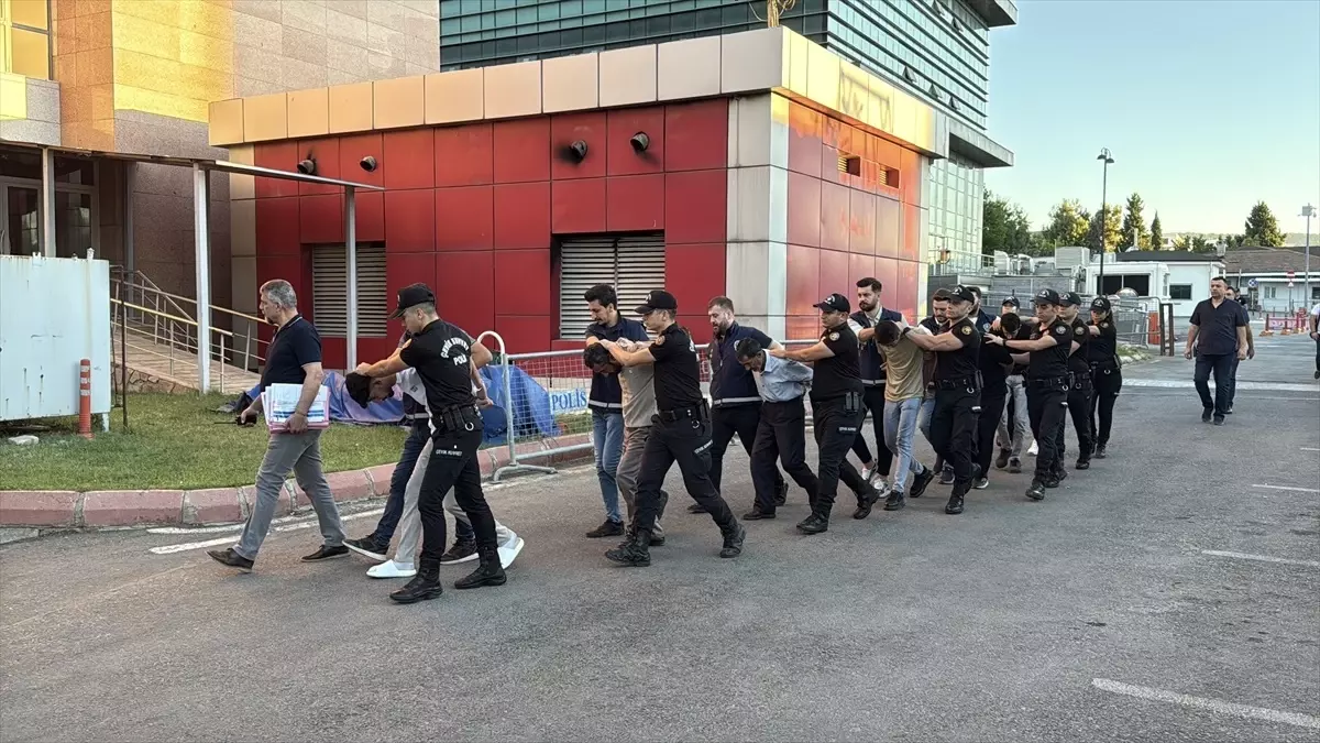Gaziantep\'te Zorla Senet İmzalatan Çeteye Operasyon