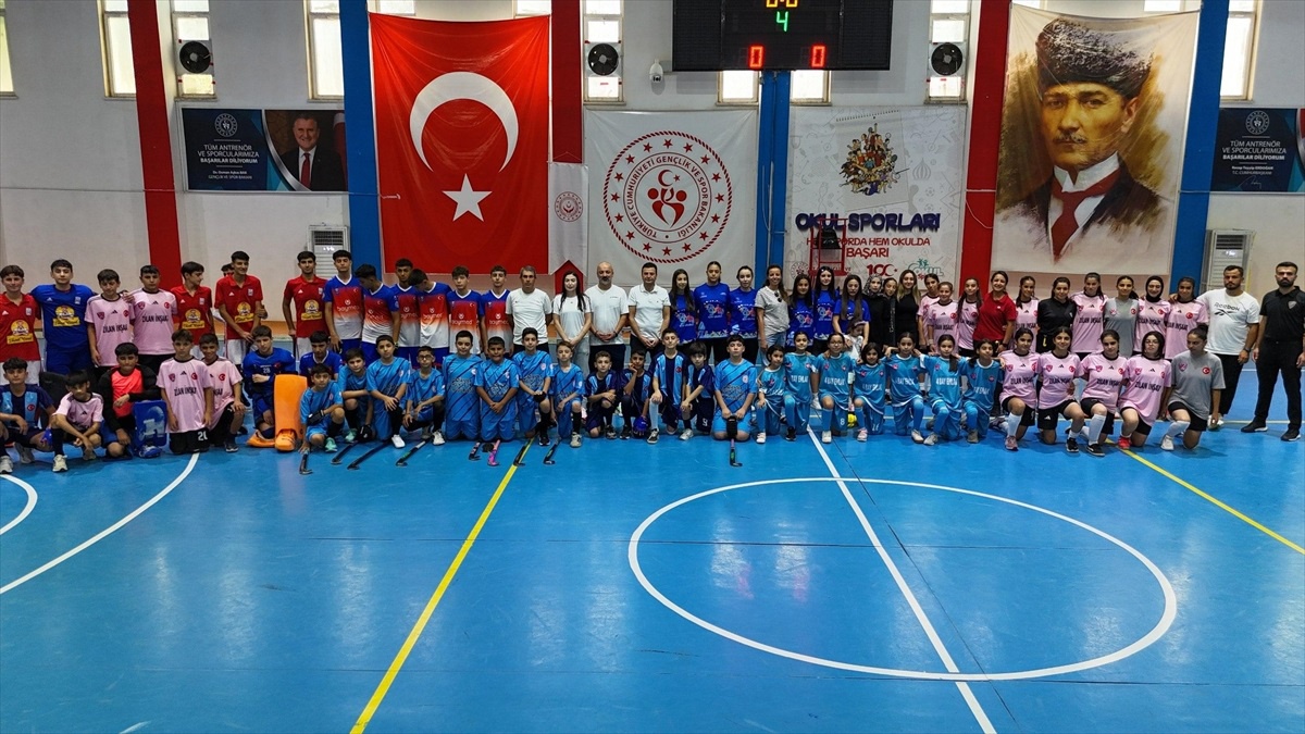 Türkiye\'de 16 Yaş Altı Salon Hokeyi Ligi Başladı