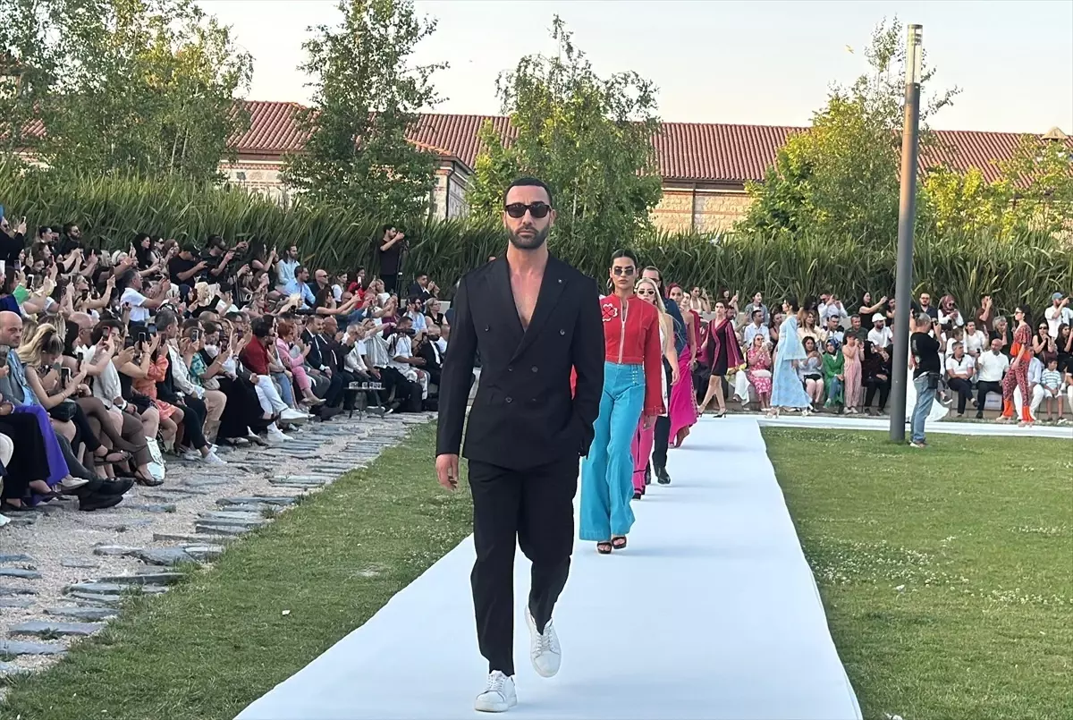 Geleceğin tasarımcıları Rami Kütüphanesi\'nde defileye imza attı