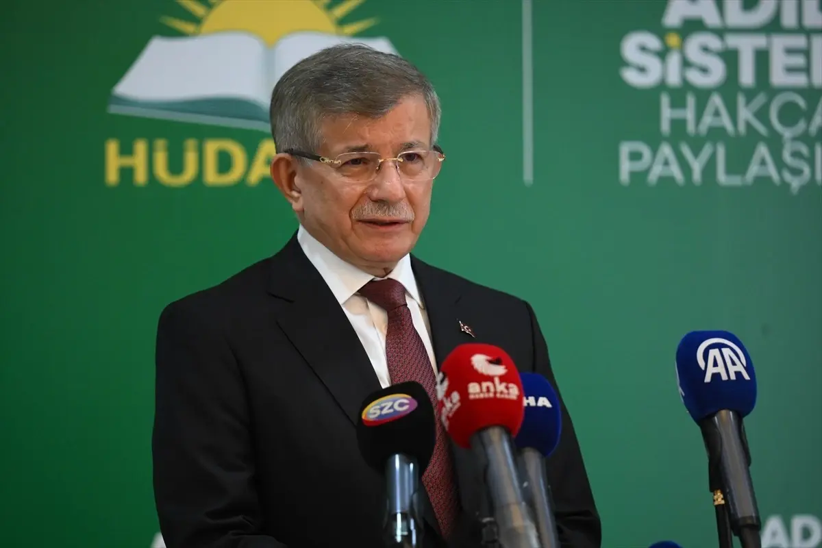 Davutoğlu\'ndan Yapıcıoğlu\'na Ziyaret