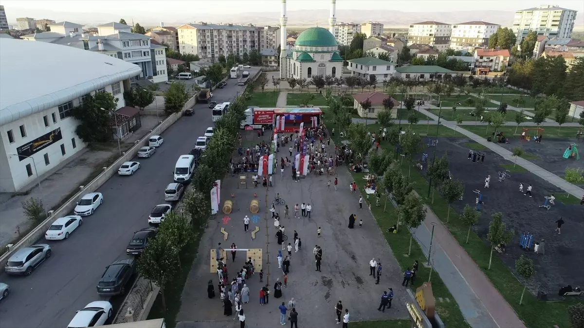 Geleneksel Oyunlar Tırı Muş\'ta Çocuklarla Buluştu
