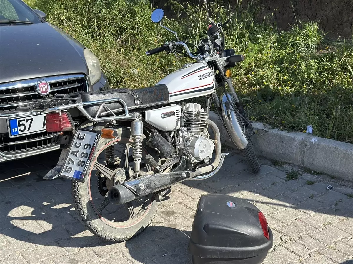 Sinop\'ta Otomobil-Motosiklet Çarpışması