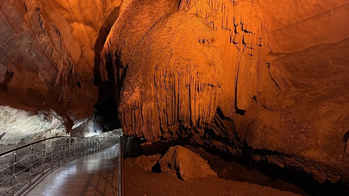 Gökgöl Mağarası Bayramda 3 Bin Ziyaretçi Ağırladı