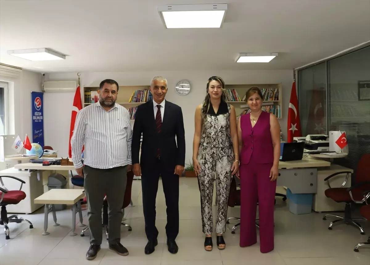 Kaymakam Rüstemoğlu, Depremzede Öğretmeni Ziyaret Etti