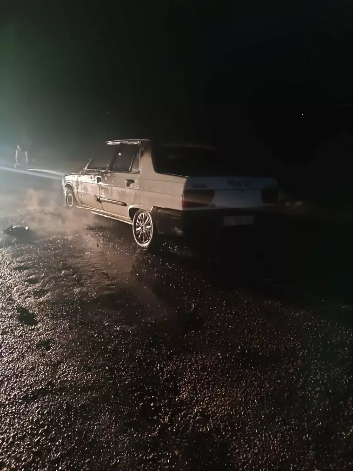 Amasya\'da Yangın Çıkan Otomobil Kullanılamaz Hale Geldi