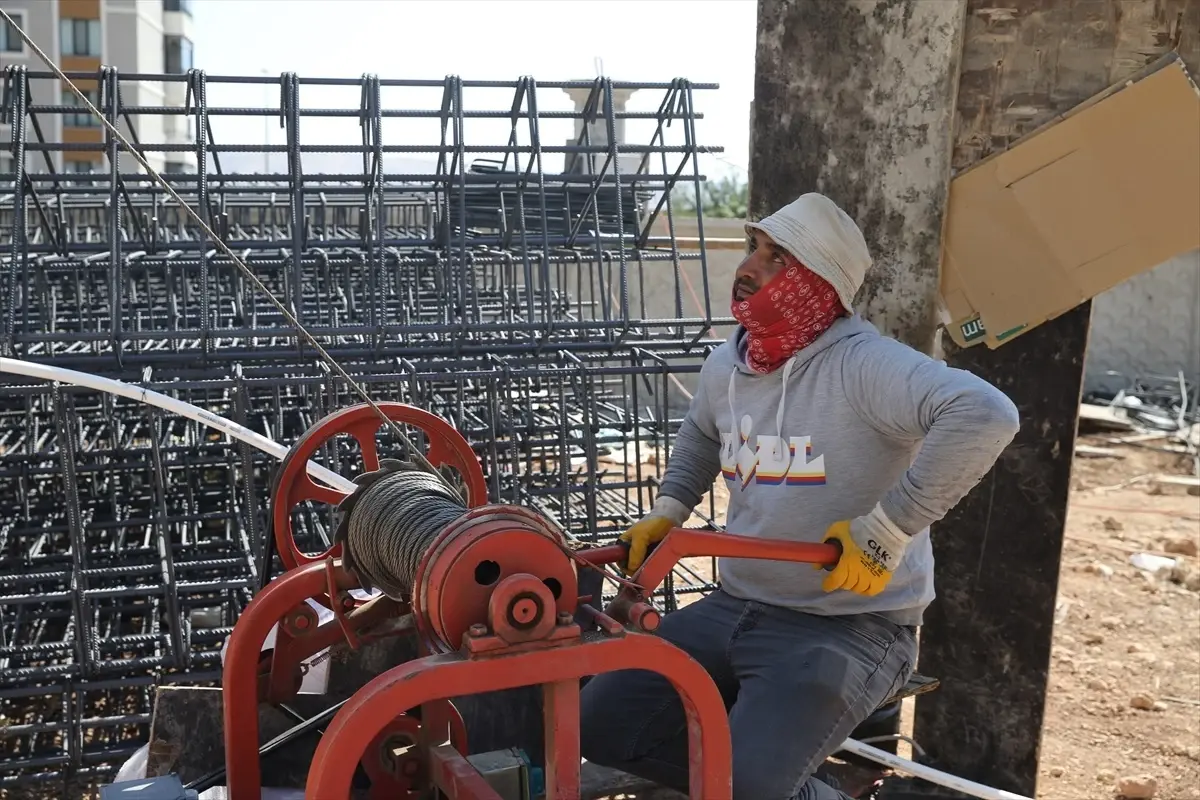 Kavurucu Sıcaklar İşçileri Zorluyor