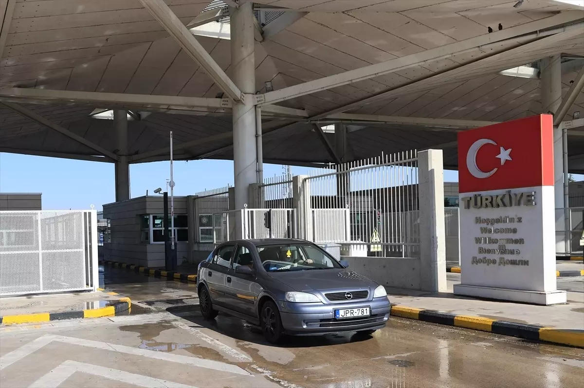 Gurbetçiler Türkiye\'ye Dönüşte Sevgi ve Özlem Yaşıyor