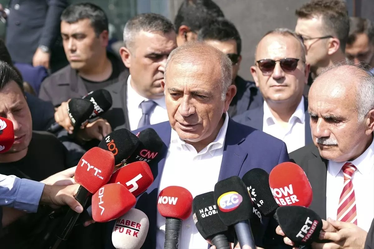 Gürsel Tekin: Tehditlere Rağmen Sorunu Çözmek İçin Çabalıyoruz