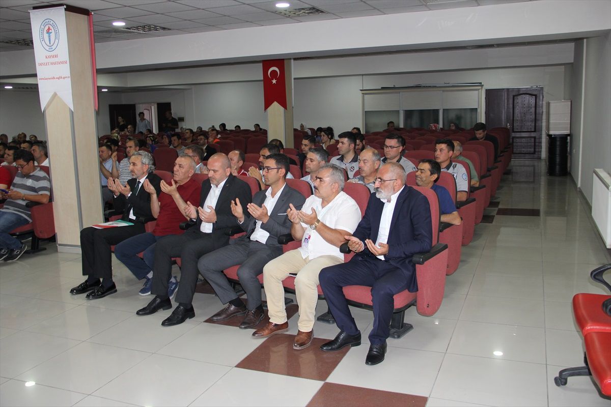 HAK-İŞ Kayseri\'de şehitler için anma programı düzenledi