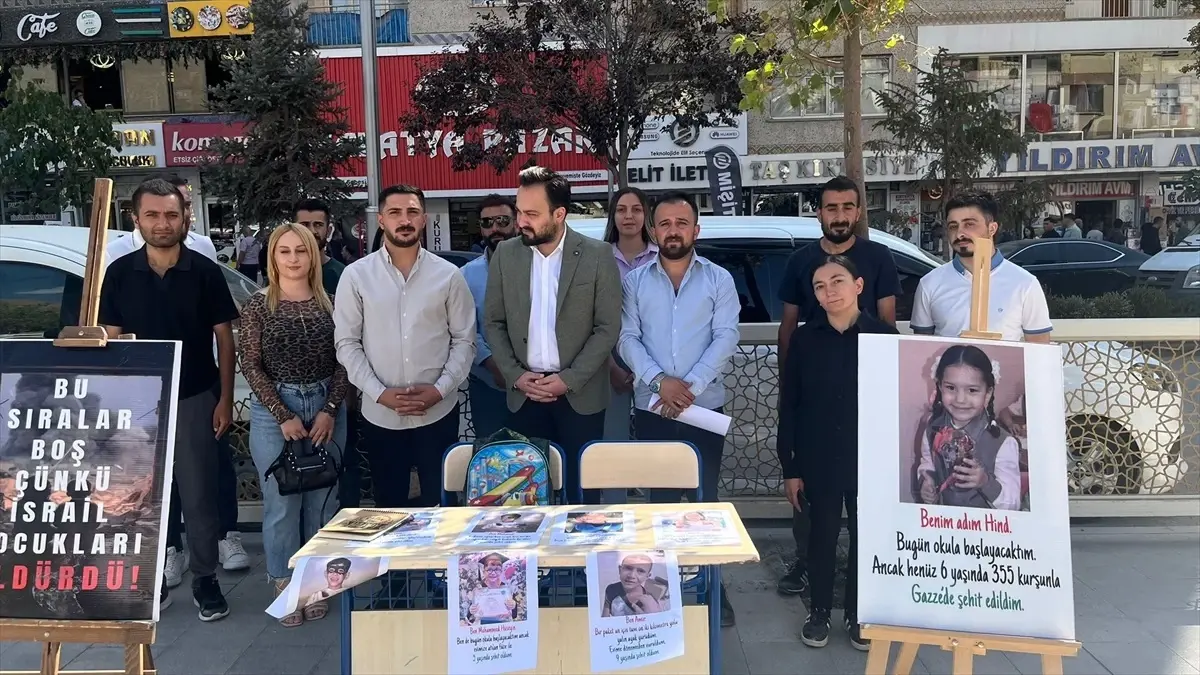 Gazzeli Çocuklar İçin \'Boş Sıralar\' Etkinliği