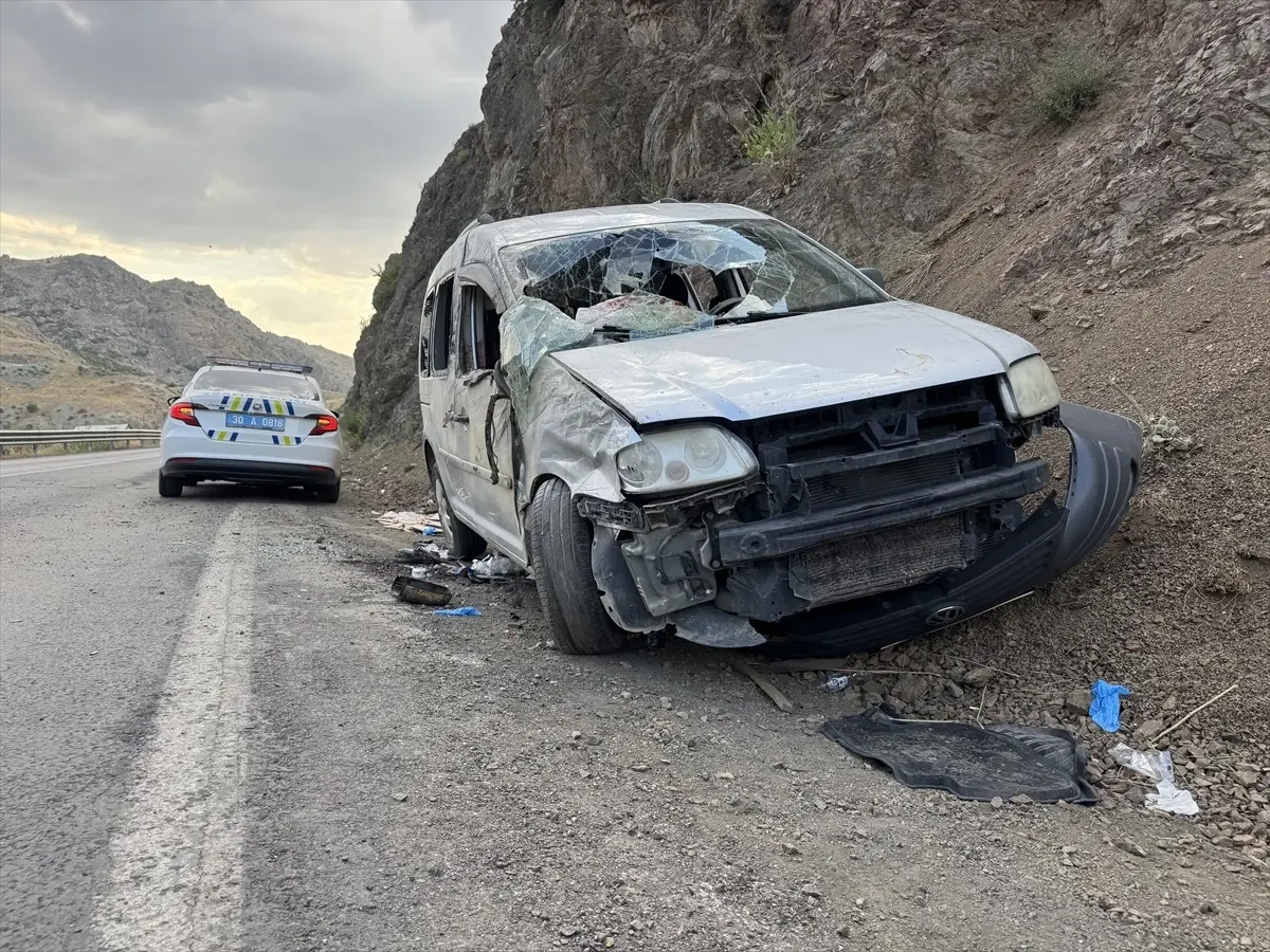 Hakkari\'de Trafik Kazası: 5 Yaralı