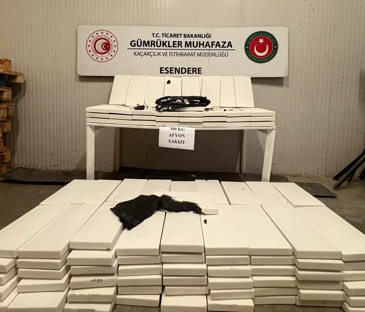 Hakkari\'de 300 kg Afyon Sakızı Ele Geçirildi
