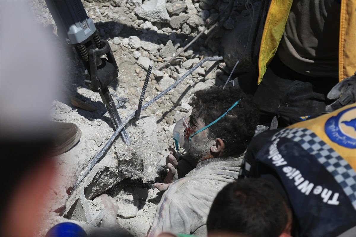 Halep\'te Bina Çöktü: 3 Ölü, 8 Yaralı