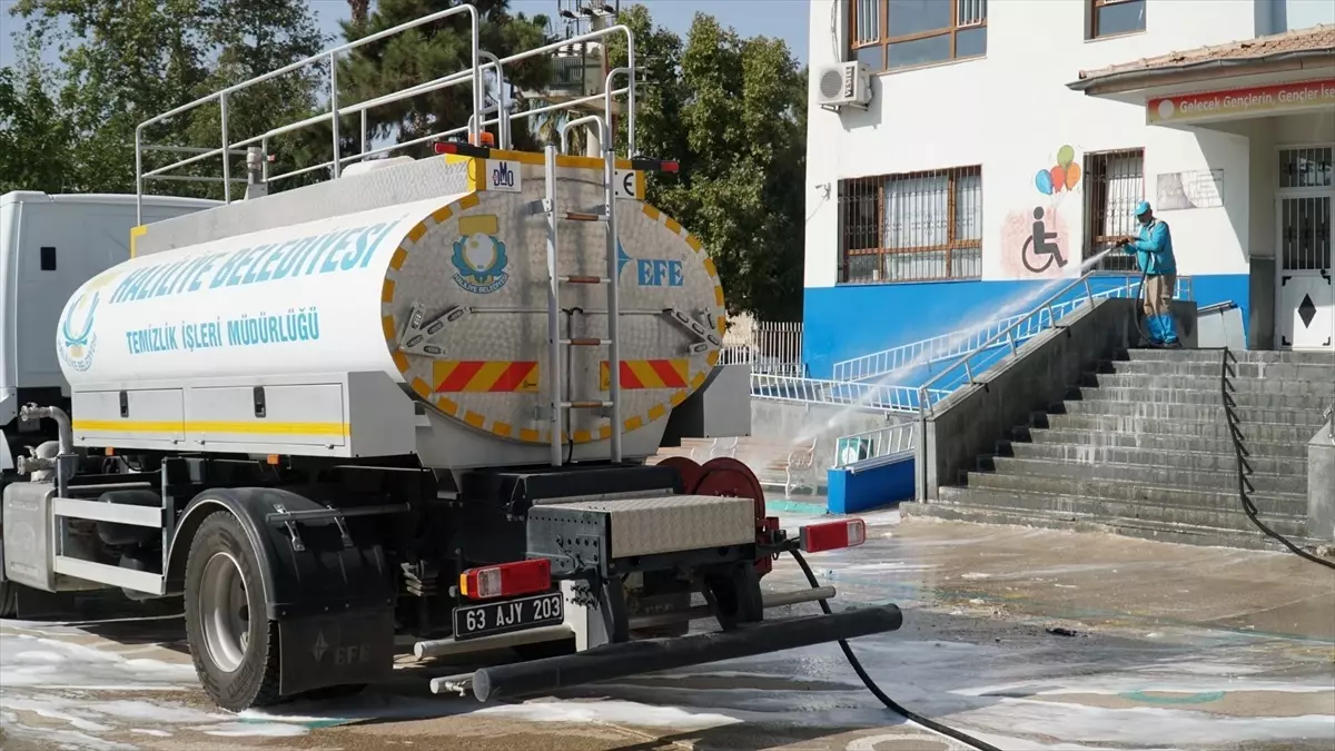 Haliliye Belediyesinden okullarda temizlik çalışması