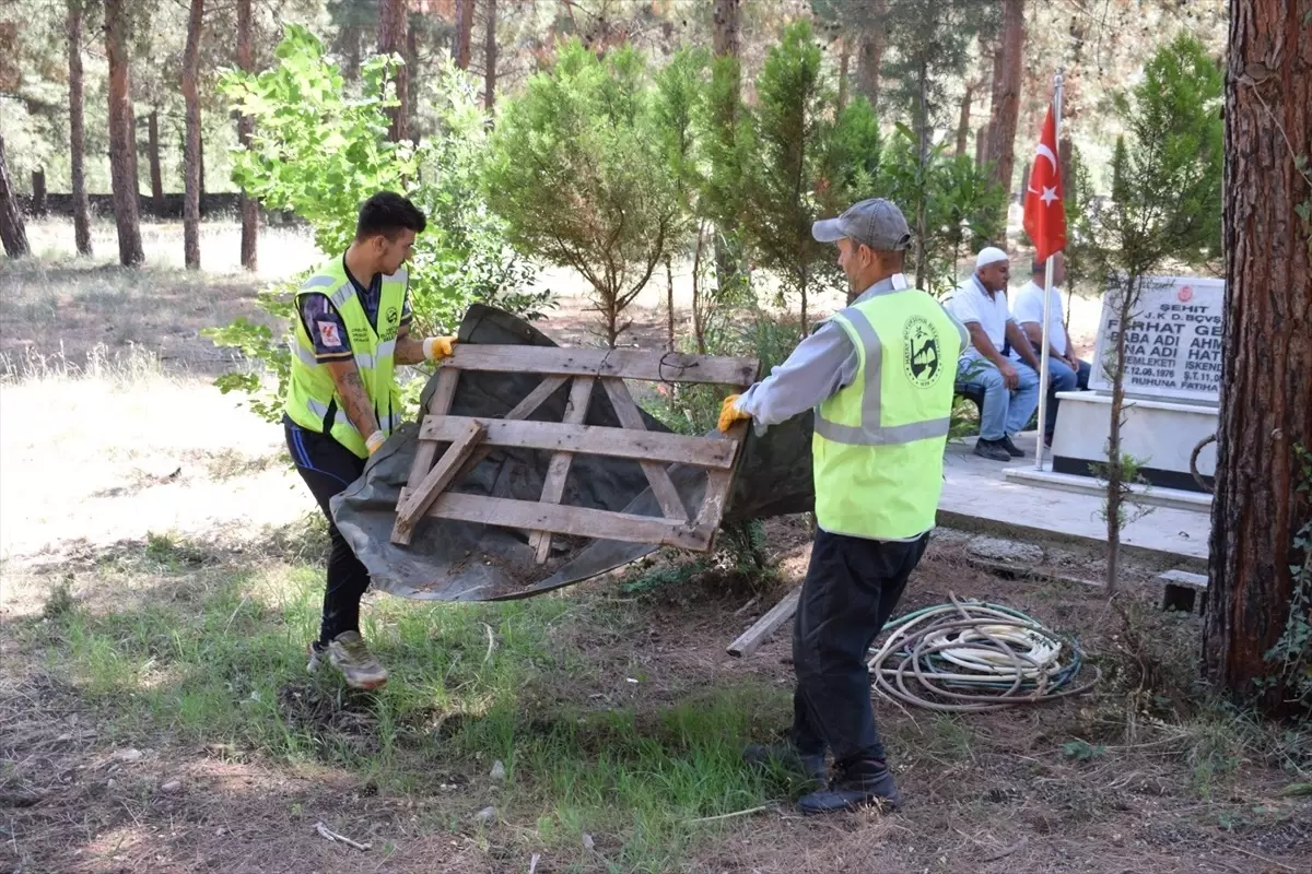 Hatay\'da Mezarlıklara Bakım ve Temizlik