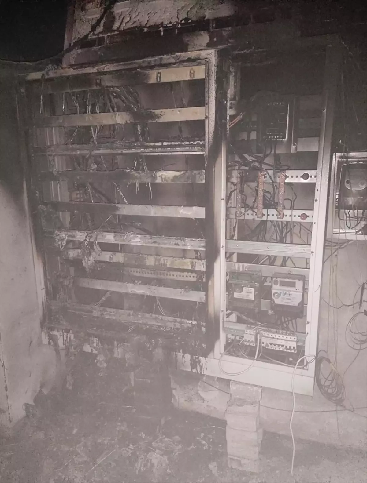 Antakya\'da Apartmanda Yangın: 4 Kişi Dumandan Etkilendi