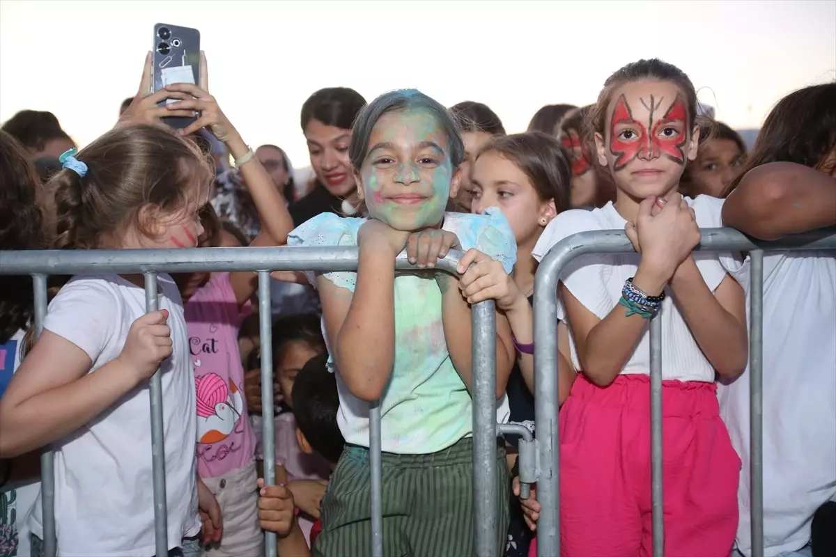 Defne\'de Çocuk Festivali