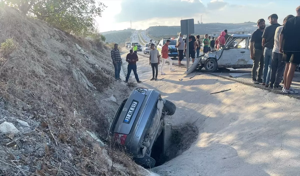 Altınözü\'nde Trafik Kazası: 4 Yaralı