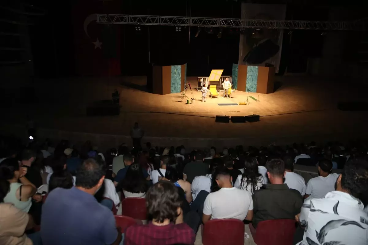 Antakya\'da \'Parça Tesirli Pazarlar\' Tiyatrosu