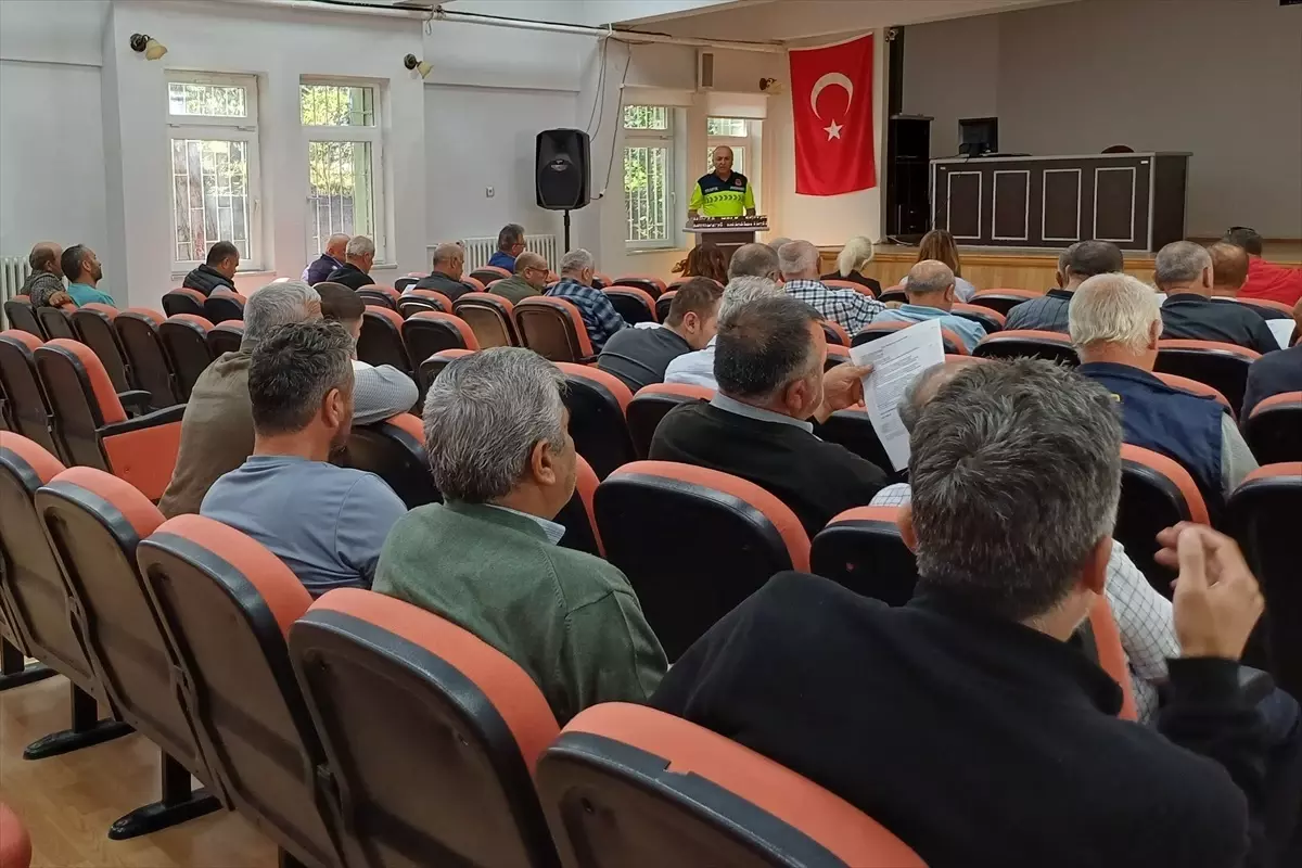 Havza\'da Okul Servis Sürücülerine Trafik Eğitimi