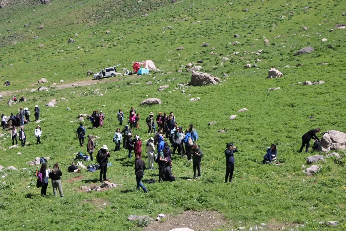 Yüksekova\'da Doğaseverler Anıldı
