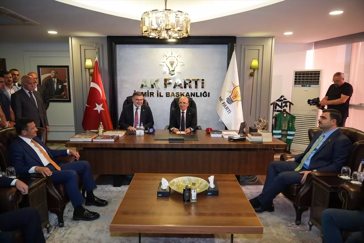 Şimşek İzmir\'de İş Adamlarıyla Buluştu