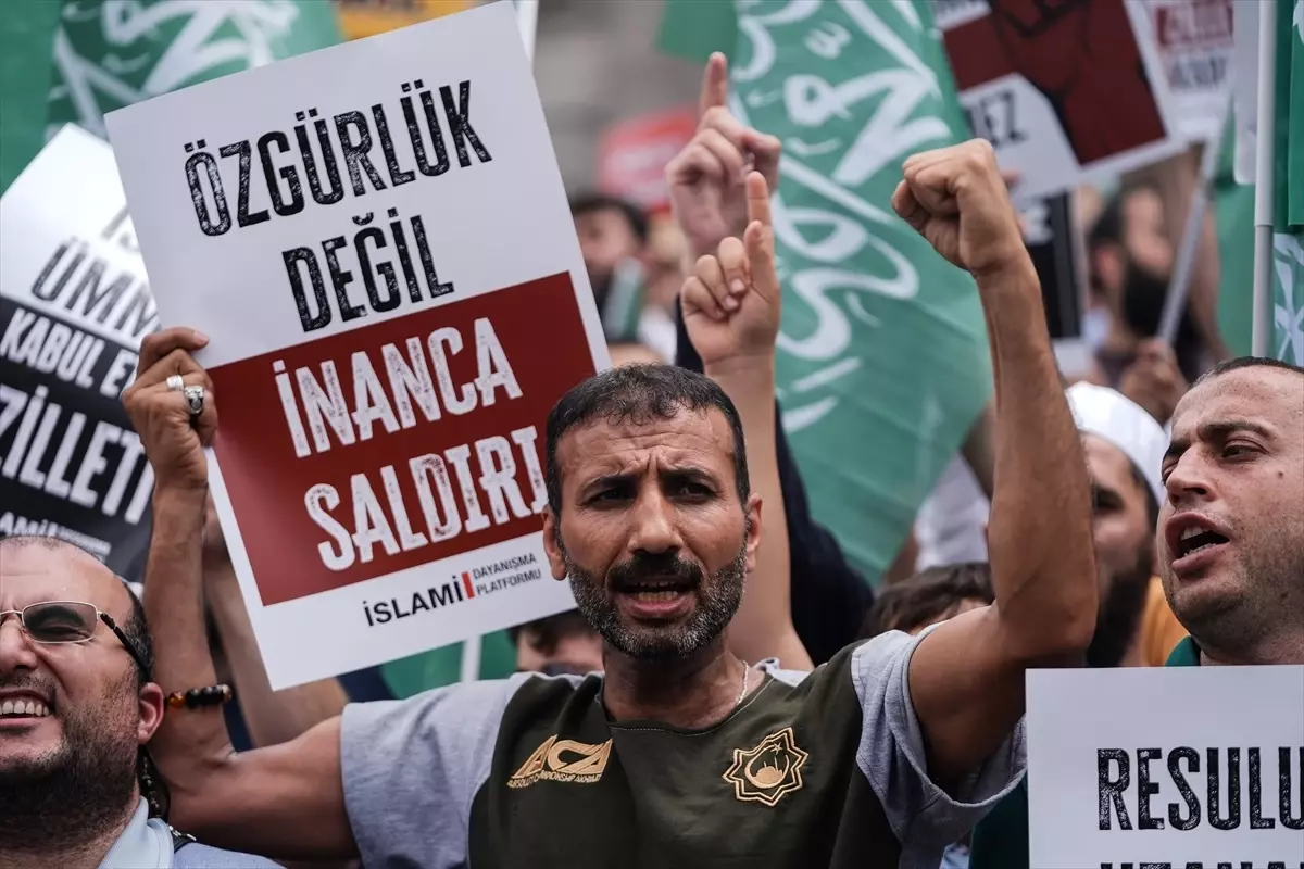 ÖZGÜRDER\'den Taksim\'de Peygamber Protestosu