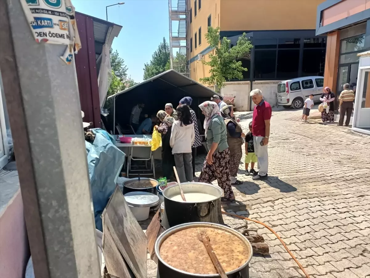 Hüyük\'te Aşure İkramı