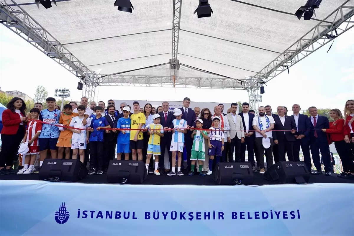 İBB tarafından yenilenen Yenisahra Stadı törenle hizmete açıldı