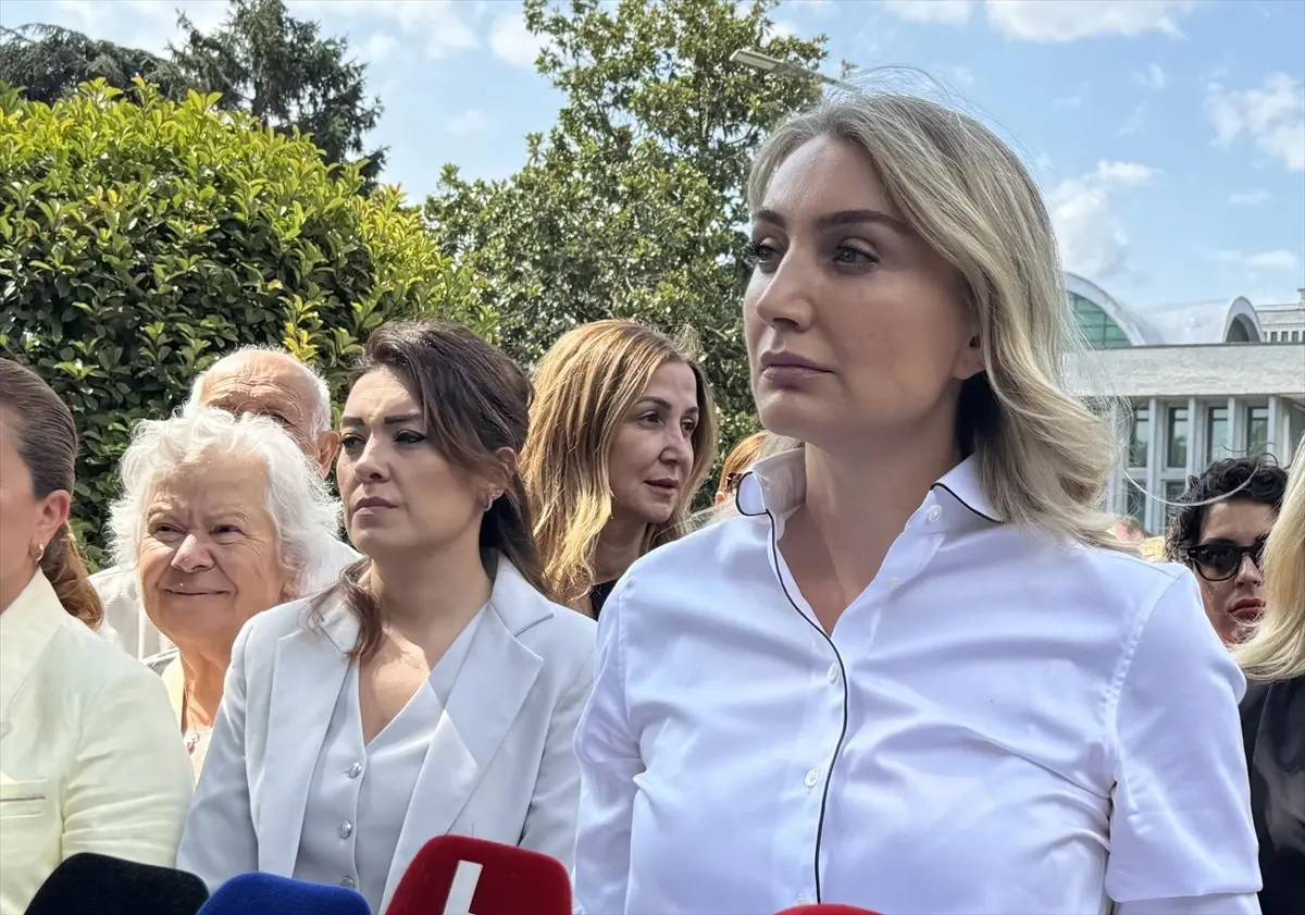 İBB Yolsuzluk Soruşturmaları Protesto Edildi