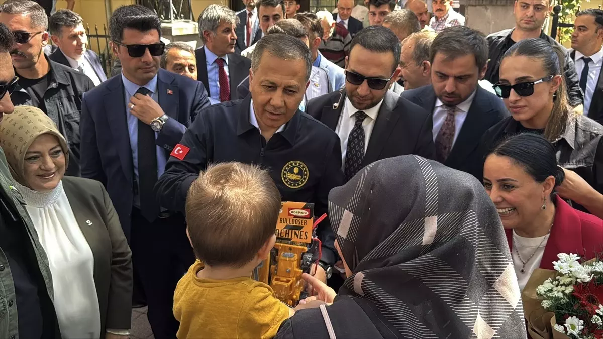 İçişleri Bakanı Ali Yerlikaya, Kütahya\'da "Türkiye\'nin Huzuru Toplantısı"nın ardından konuştu Açıklaması