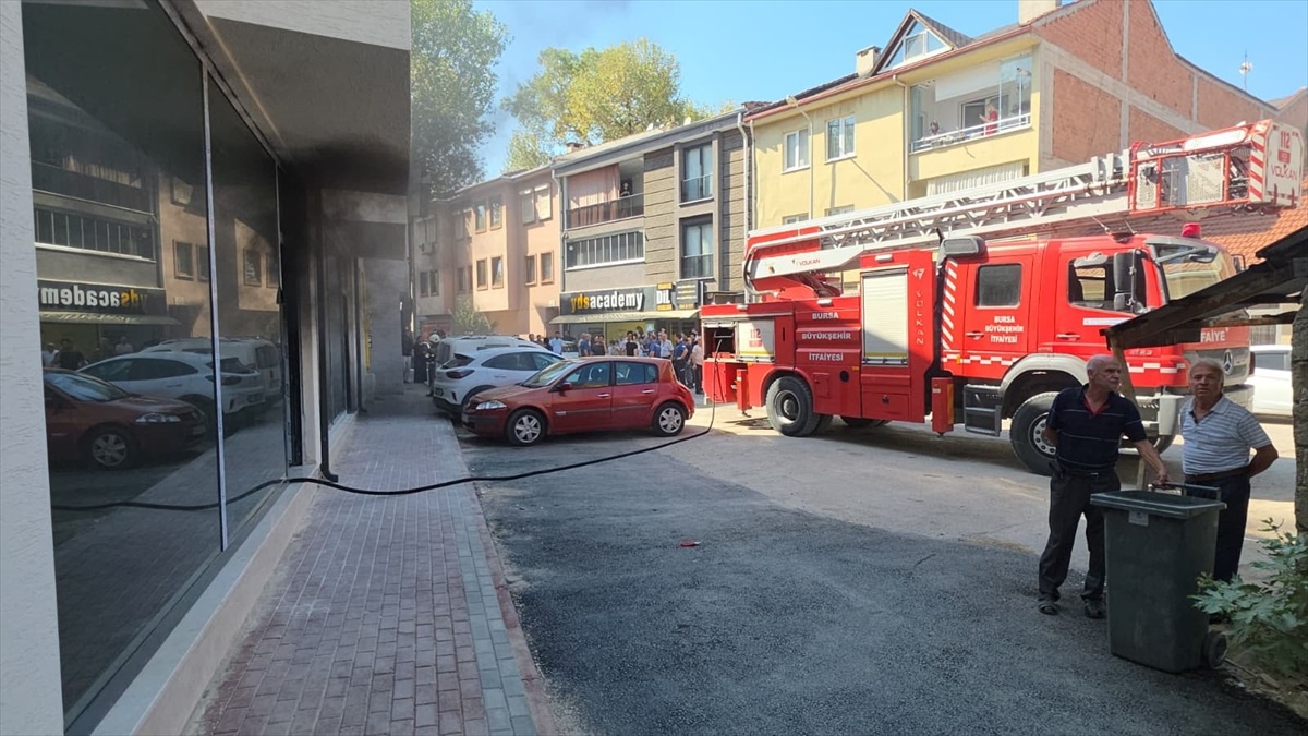İnegöl\'de iş yerinin deposunda çıkan yangın söndürüldü