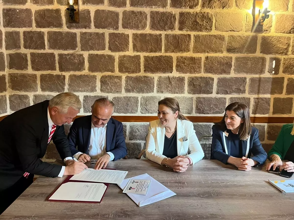 İpsala\'ya Kapalı Halı Saha Yapımı