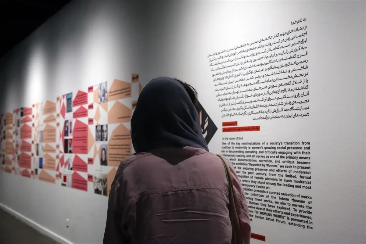 Tahran\'da Kadın Sanatçıların Eserleri Sergileniyor