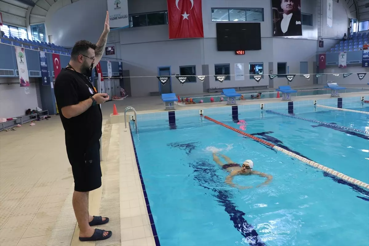 İşitme engelli milli yüzücü olimpiyatlarda "ses" getirmek istiyor