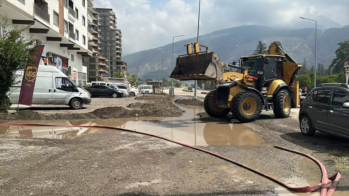 İskenderun\'da Sağanak: Ulaşım Aksadı