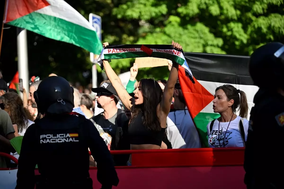 La Vuelta Finali Protesto Nedeniyle Yarıda Kaldı
