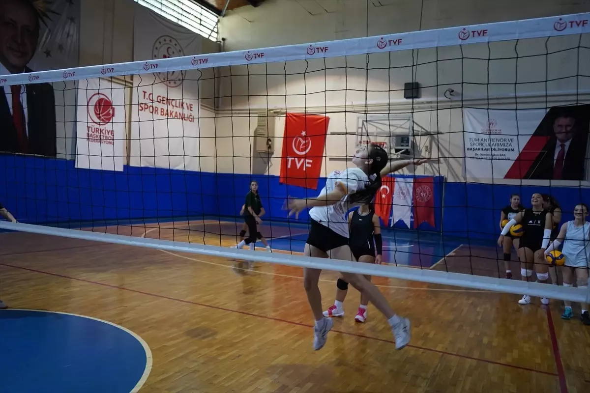 Isparta Kadın Voleybol Takımı II. Lig\'de!