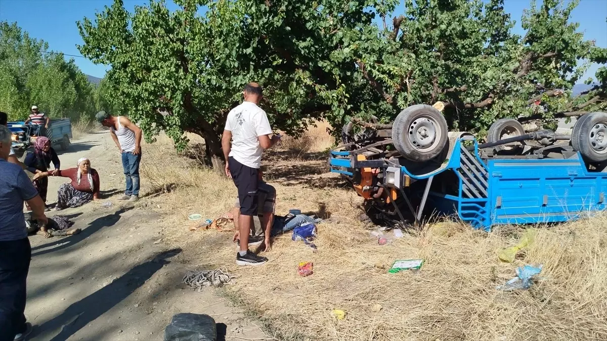 Senirkent\'te Otomobil ve Patpat Çarpıştı