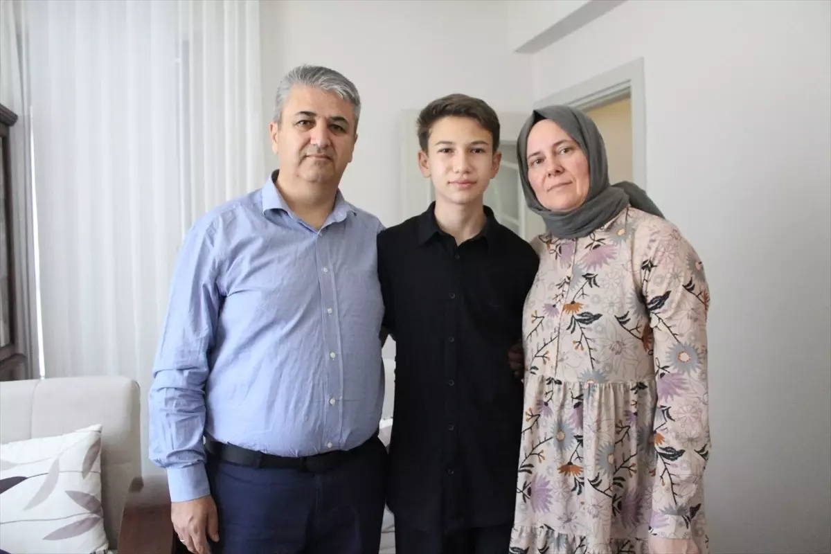Ispartalı öğrenci LGS\'de 500 tam puan alarak Türkiye birincisi oldu