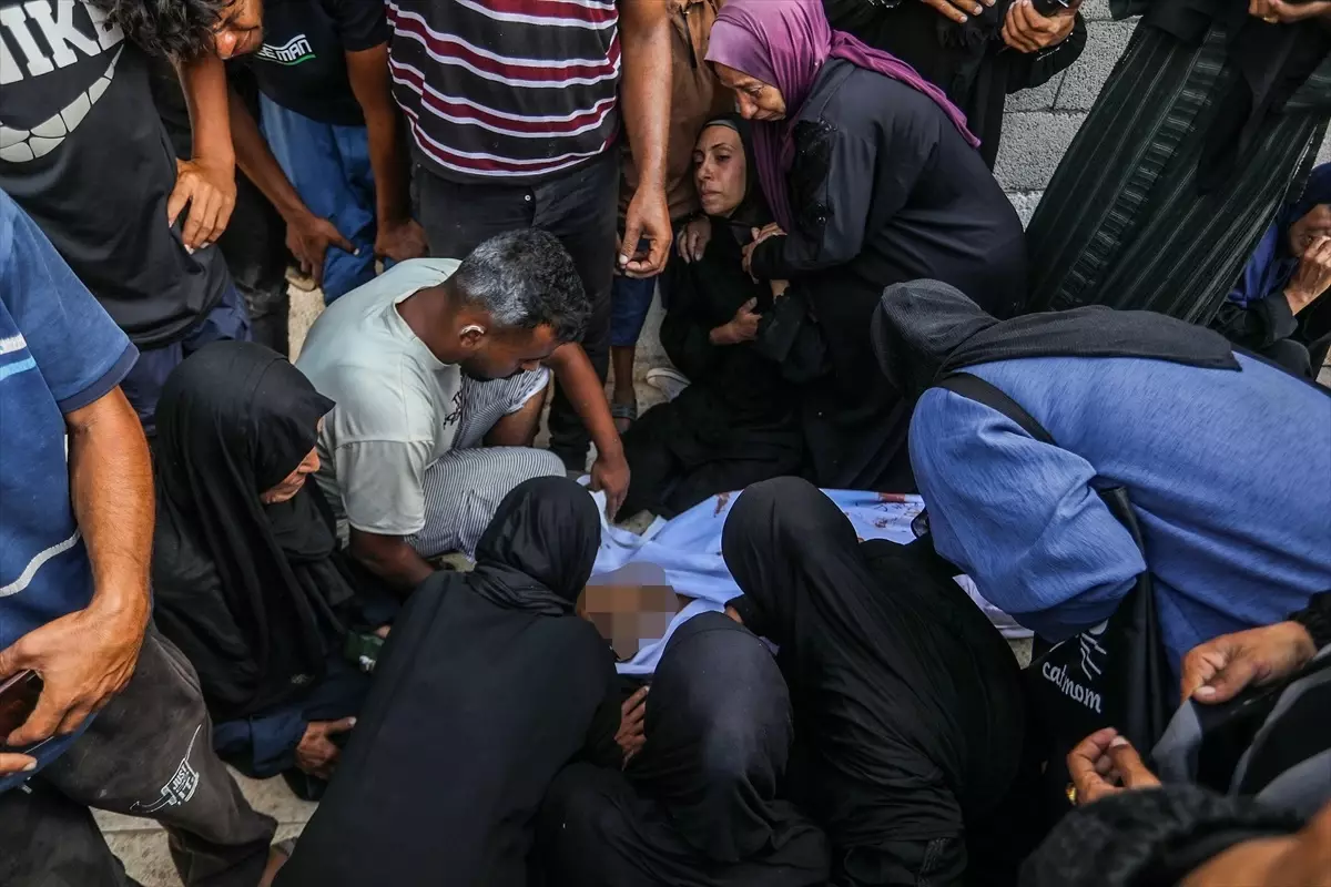 Gazze\'de İsrail Saldırıları: 14 Filistinli Hayatını Kaybetti