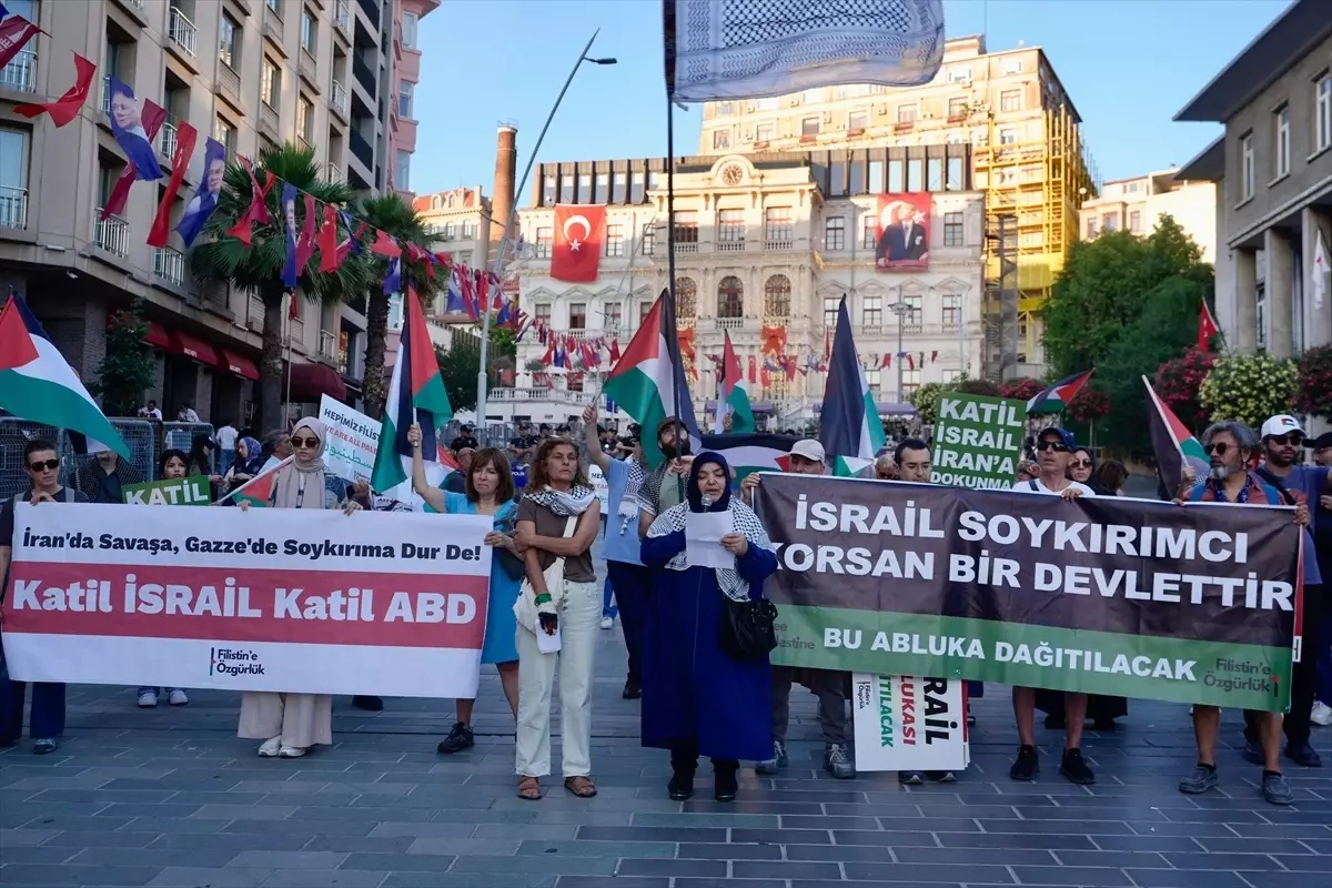 Beyoğlu\'nda Filistin\'e Destek Gösterisi